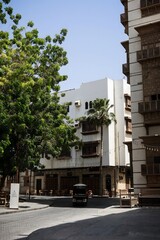 Obraz premium Historic street with traditional Hejazi architecture in Jeddah, Saudi Arabia