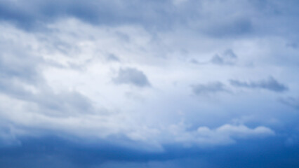 Fototapeta premium Softly blurred view of blue and white cloudy sky at daylight