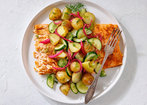 Baked salmon fillet, new potatoes, pickled onion
