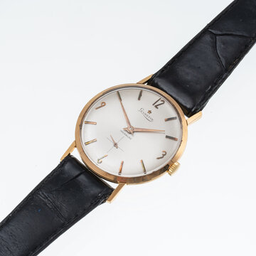 Levrette manual winding watch, reference 3832, 18kt yellow gold case with silver dial. Italy, March 11, 2026