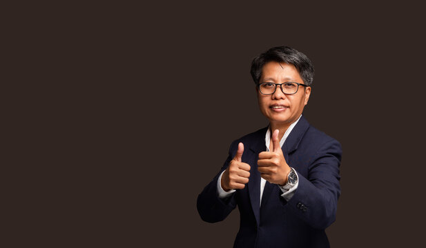 Short haired businesswoman giving thumbs up