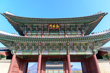 Obraz premium ソウルにある景福宮のとても美しい風景A very beautiful view of a royal palace in Seoul