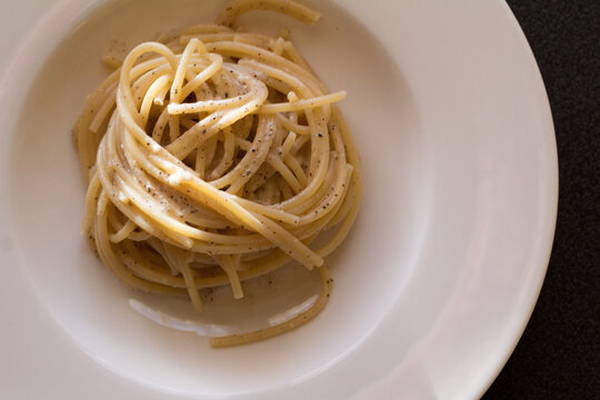 Close Up of Creamy Pasta Cacio e Pepe