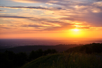 Fototapeta premium Golden Sunrise Over the Landscape