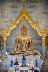 Obraz premium Golden Buddha Statue (Phra Sukhothai Traimit) at Wat Traimit, Bangkok