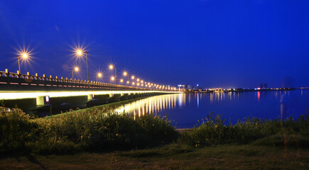 Fototapeta premium Changshu Night Bridge Lake Scenery with Illuminated Lights