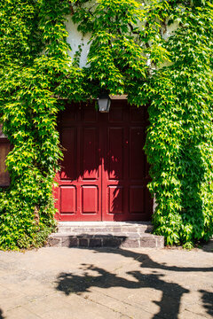 Red Door, Ivy Facade, Winery