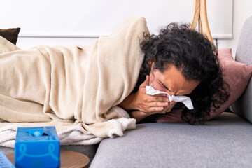 Obraz premium Person blowing nose feeling sick at home