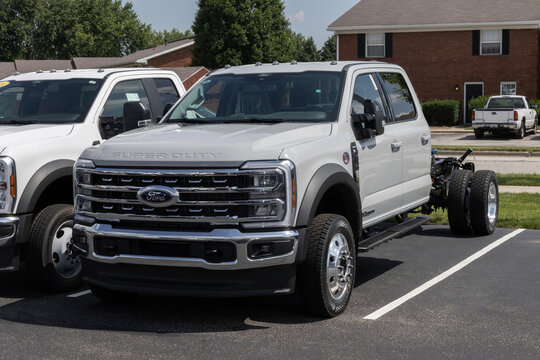 Ford F-550 Super Duty DRW Chassis Cab 4X4 display. Ford offers the F550 with a 6.7L Power Stroke V8 diesel engine. MY:2026