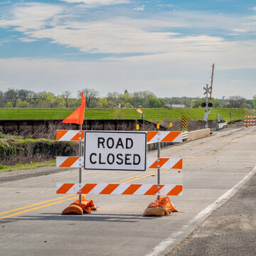 road construction and closure near Hamburg in southern Iowa