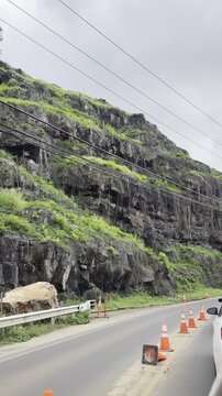Landslides, landslips, rockslips, rockfalls, mudslides, mudslips or rockslides. Tholeiitic basalt, Koʻolau Range (shield volcano), Waimea Bay Beach Park, Honolulu, North Shore of Oahu island, Hawaii. 