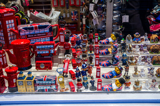 Shop window filled with typical London souvenirs and British gadgets