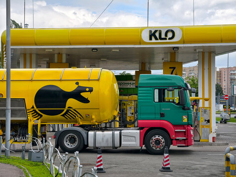 Petroleum fuel truck in yellow at KLO station during loading and unloading cycle