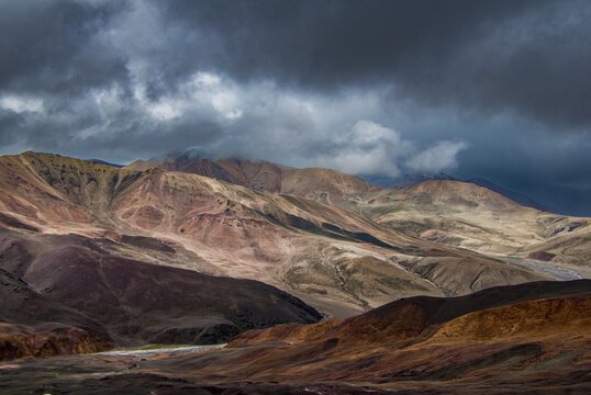 Wild untouched landscape along the road from Lake Manasarovar to the kingdom of Guge, Western Tibet, Asia