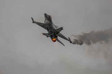 F-16  © PapaKilo