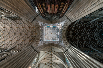 interior design and dome decoration of York Minster © Muren