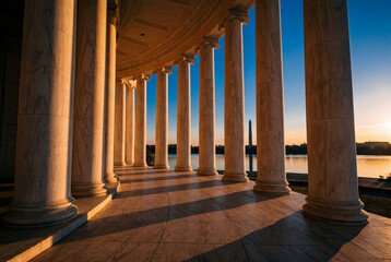 Fototapeta premium Jefferson memorial colonnade and columns at sunset
