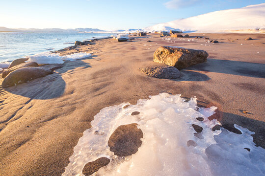 Guba Voronya, Barents Sea bay. Kola Peninsula winter landscape