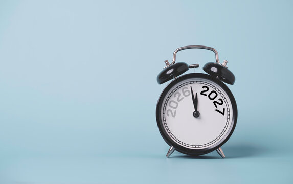 Alarm clock displaying the transition from 2026 to 2027, symbolizing New Year planning, business goals, strategic planning, time management, annual planning and future success.