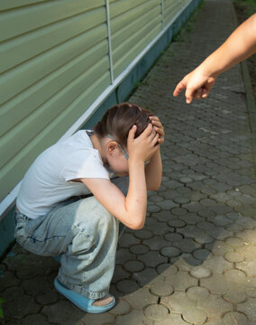 The children are teasing the girl