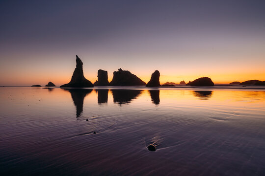Oregon coastline with famous Sea Stack rocks at sunset, Bandon, Oregon, PNW, USA