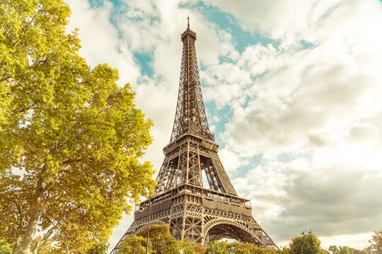 France, Ile-de-France, Paris, Clouds over Eiffel Tower