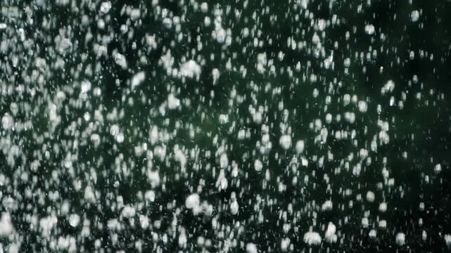 滴る噴水の水滴のスローモーション　キラキラ輝く水しぶき　夏・夏休み・水遊びの背景イメージ　