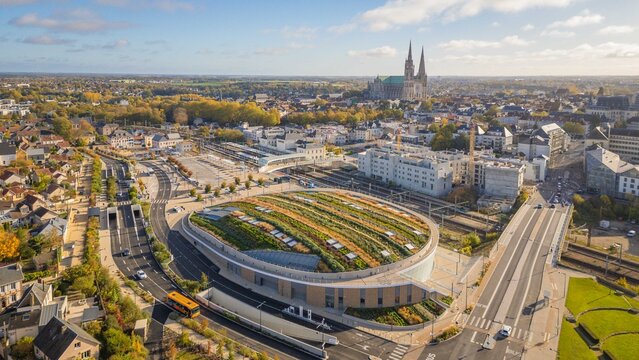 Arena Colis&eacute;e et Cath&eacute;drale de Chartres 