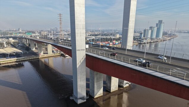 Bolte bridge spanning yarra river in melbourne