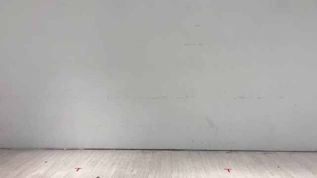 Empty room with concrete wall