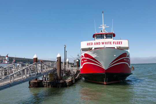 Ausflugsboot der Red and White Fleet im Hafen von San Freancisco