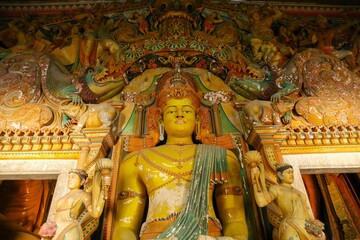 Obraz premium Interior view of the historic Buddhist image house with vibrant sculptures at Wewurukannala temple.