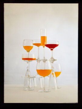 Cocktail glasses arrangement 