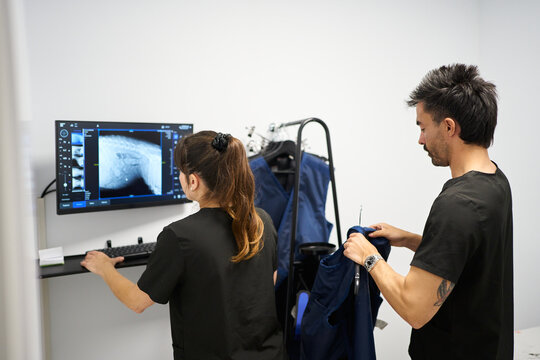 Veterinary team analyzing animal x ray for diagnostics