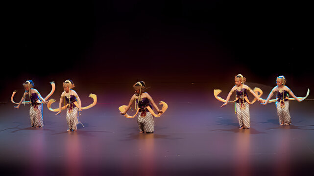 Dynamic Ensemble Performance with Flowing Traditional Scarves