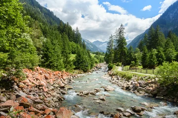 Gebirgsbach entlang eines Wanderweges in den Bergen von Tirol © by paul