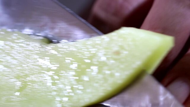 Melon slicing hand knife wooden chopping board peeling skin fresh fruit kitchen cooking preparation recipe k food 멜론 칼 칼질 도마 껍질 분리 손질 손 주방 요리 식재료 과일 채소 야채 조리 썰기 메론 과육