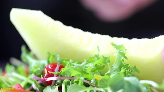 Melon prosciutto salad drizzle balsamic sauce dressing fresh fruit vegetable appetizer plating menu gourmet food 멜론 하몽 프로슈토 샐러드 발사믹 소스 드레싱 과일 채소 야채 전채요리 에피타이저 플레이팅 요리 식재료 음식