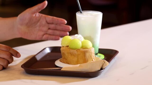 Melon dessert cake beverage side dish pickles k food chef cuisine 멜론 디저트 케익 음료 반찬 장아찌 한식 셰프 요리 음식 한국 디저트 미니멜론 식재료