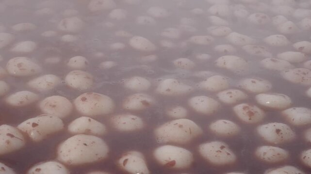 South Korea traditional red bean porridge patjuk cooking k food boiling stir kitchen gastronomy / 한국 전통 팥죽 조리 가공 가마솥 팥 삶기 저어주기 새알심 옹심이 나무 주걱 슬로우 푸드 식재료 음식 요리 한식 시골 케이푸드 웰빙 미식