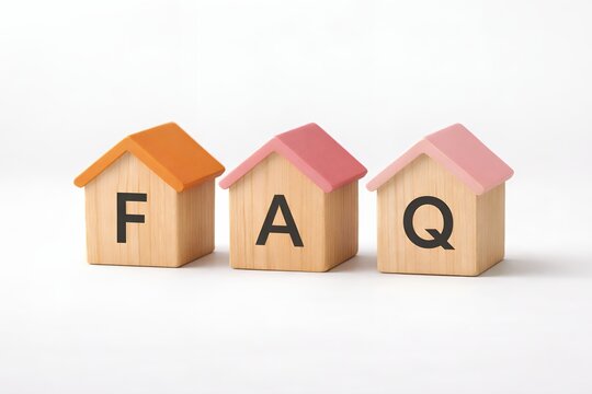 よくある質問の意味を持つFAQの文字が書かれたおしゃれな家の木製ブロック