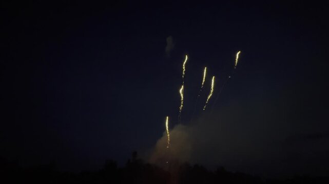 Burst of Whistling, Streaming Fireworks Chutes