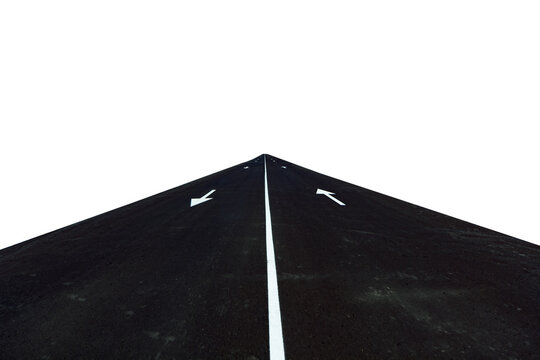  Carretera asfaltada negra aislada con fondo blanco, flechas en perspectiva. Carretera oscura con flechas direccionales aisladas en blanco. Representa el concepto de direcci&oacute;n, navegaci&oacute;n y viaje.