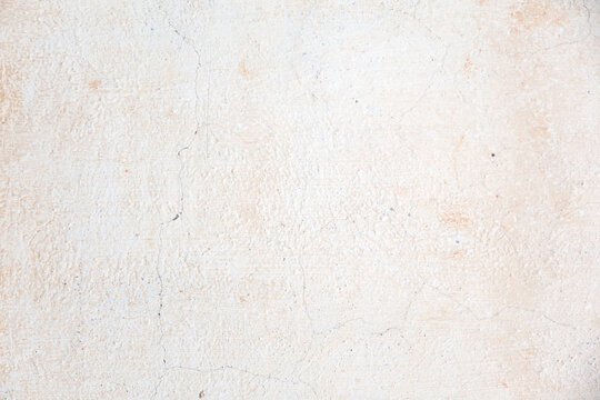  Textura de pared pintada de blanco, superficie de fondo de yeso rugoso. Pared blanca texturizada con acabado de yeso rugoso. Sugiere sencillez, limpieza y elegancia minimalista.