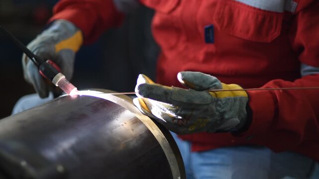 Gas metal arc welding (GMAW, MAG, MIG). MIG welding is a metal shielding gas welding process (GMAW) with inert gas, in which the light arc burns between a continuously fed melting wire electrode.