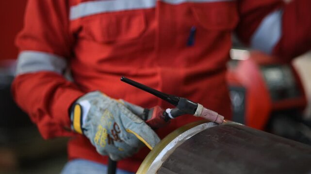 Gas metal arc welding (GMAW, MAG, MIG). MIG welding is a metal shielding gas welding process (GMAW) with inert gas, in which the light arc burns between a continuously fed melting wire electrode.