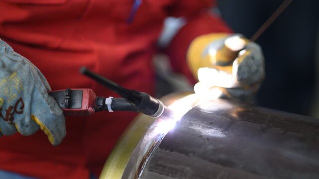 Gas metal arc welding (GMAW, MAG, MIG). MIG welding is a metal shielding gas welding process (GMAW) with inert gas, in which the light arc burns between a continuously fed melting wire electrode.