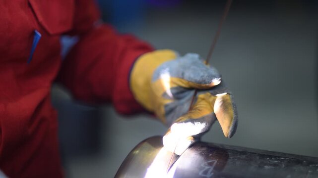 Gas metal arc welding (GMAW, MAG, MIG). MIG welding is a metal shielding gas welding process (GMAW) with inert gas, in which the light arc burns between a continuously fed melting wire electrode.