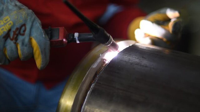 Gas metal arc welding (GMAW, MAG, MIG). MIG welding is a metal shielding gas welding process (GMAW) with inert gas, in which the light arc burns between a continuously fed melting wire electrode.