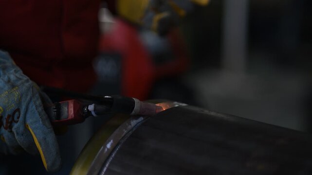 Gas metal arc welding (GMAW, MAG, MIG). MIG welding is a metal shielding gas welding process (GMAW) with inert gas, in which the light arc burns between a continuously fed melting wire electrode.